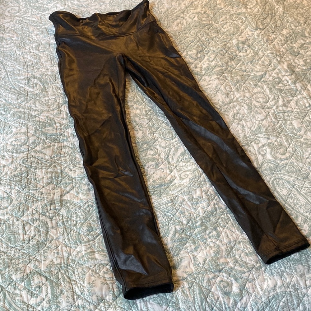 Faux leather leggings by Spanx. Great condition. Black size M.